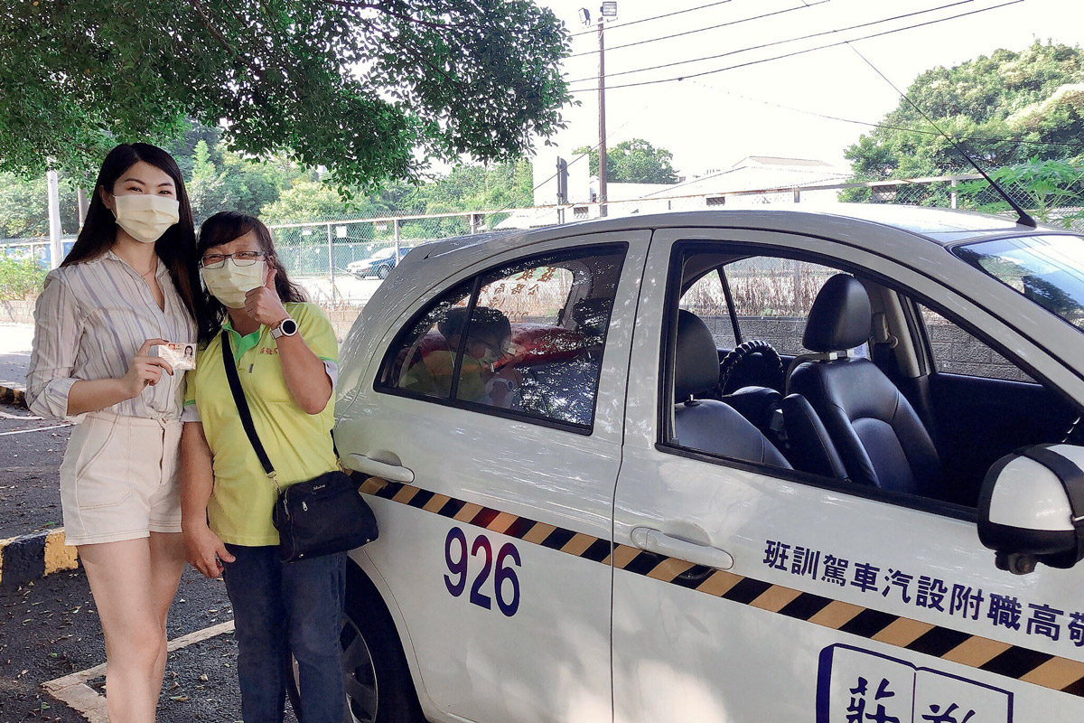 蕎蕎道路駕駛教練-莊敬駕訓班學員
